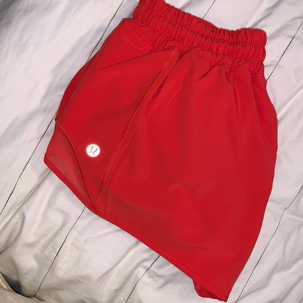 Lululemon LR hotty hots **BRAND NEW WITH TAGS**